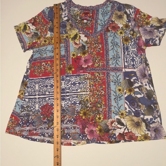 EUC Johnny Was Midsummer Favorite V-Neck Swing Tee Jersey Top Size Large (A) - Picture 2 of 6